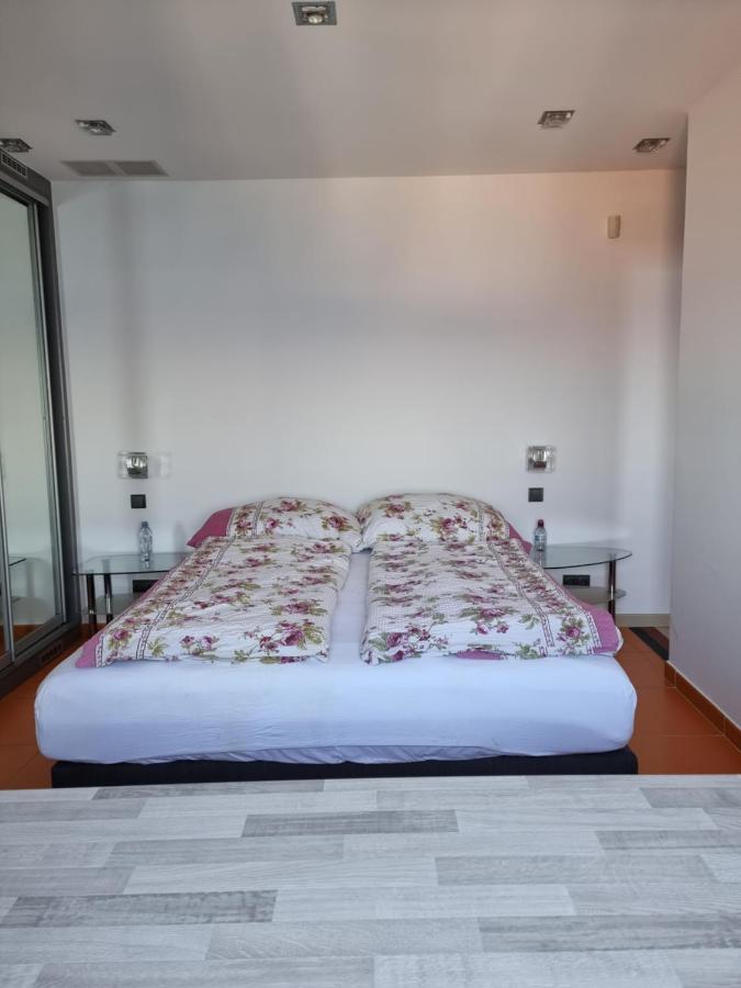 Villas And Suites La Coraillere Resort 泰晤勒·苏尔·梅尔 外观 照片